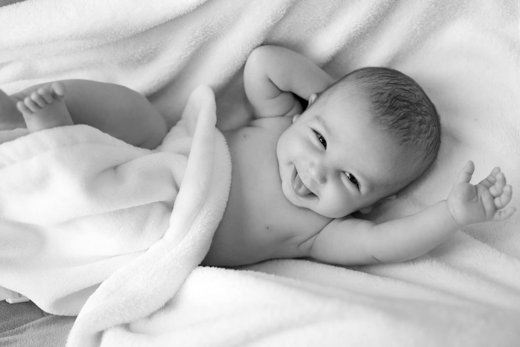 Mois d'or : 40 premiers jours de vie de Bébé et de matrescence, un livre pour se souvenir de sa maternité à transmettre de génération en génération